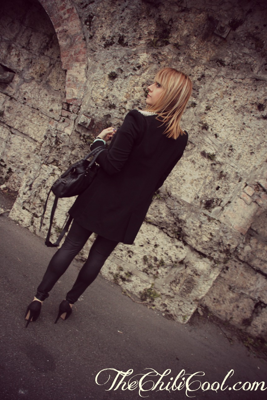 alessia milanese, thechilicool, fashion blog, fashion blogger,inversione di rotta total black ed un pull azzurro, balenciaga bag  