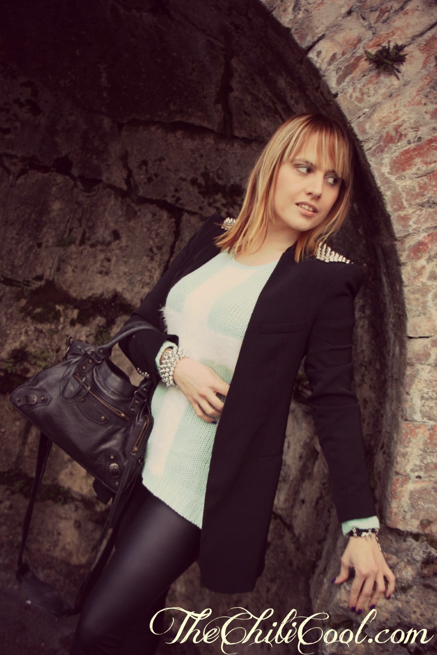 alessia milanese, thechilicool, fashion blog, fashion blogger,inversione di rotta total black ed un pull azzurro, balenciaga bag  