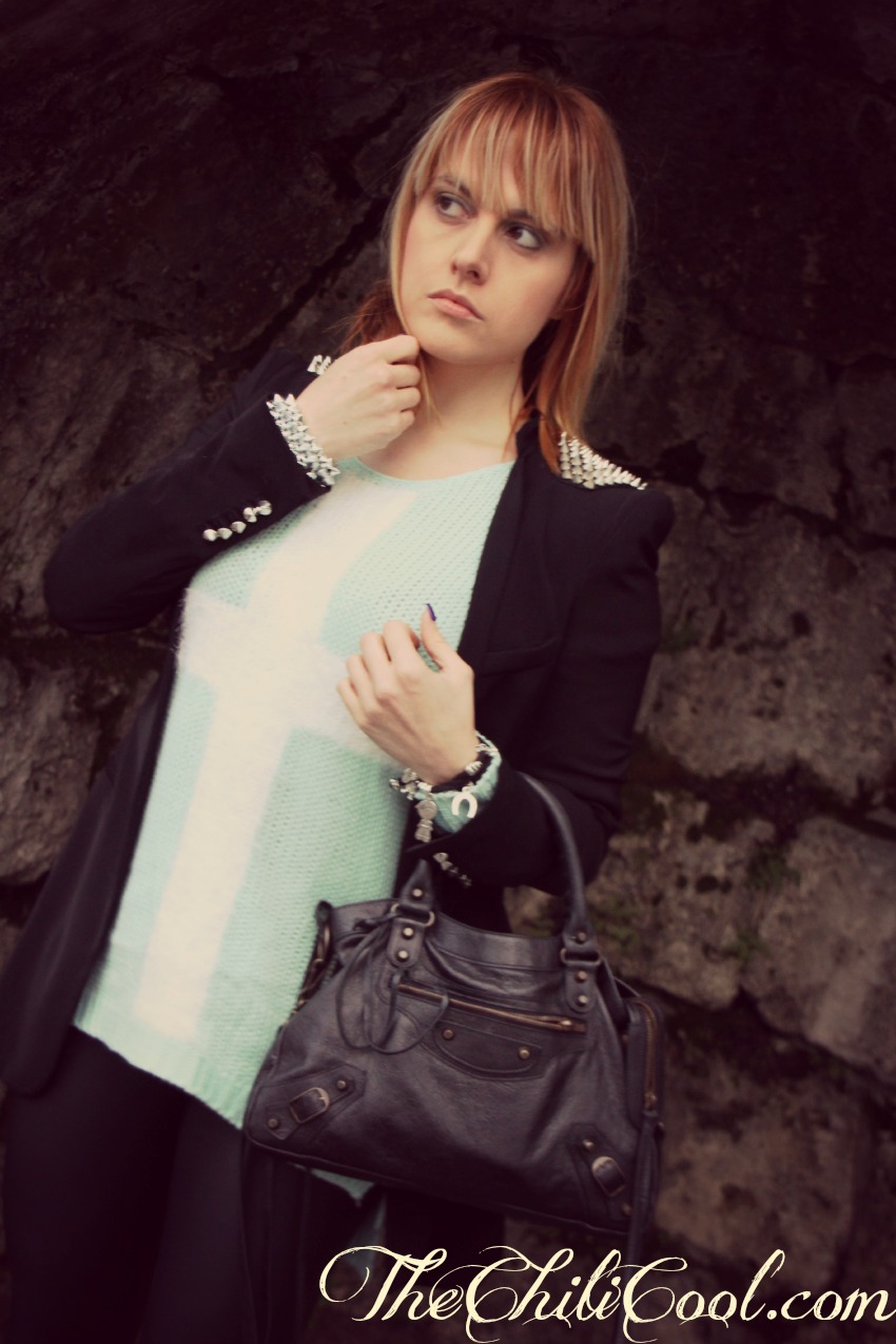 alessia milanese, thechilicool, fashion blog, fashion blogger,inversione di rotta total black ed un pull azzurro, balenciaga bag  