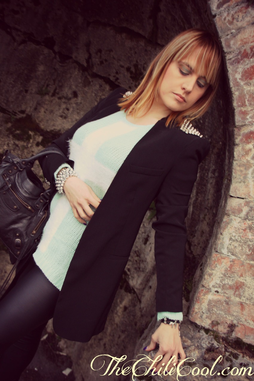 alessia milanese, thechilicool, fashion blog, fashion blogger,inversione di rotta total black ed un pull azzurro, balenciaga bag  
