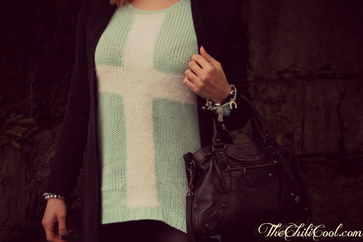 alessia milanese, thechilicool, fashion blog, fashion blogger,inversione di rotta total black ed un pull azzurro, balenciaga bag  