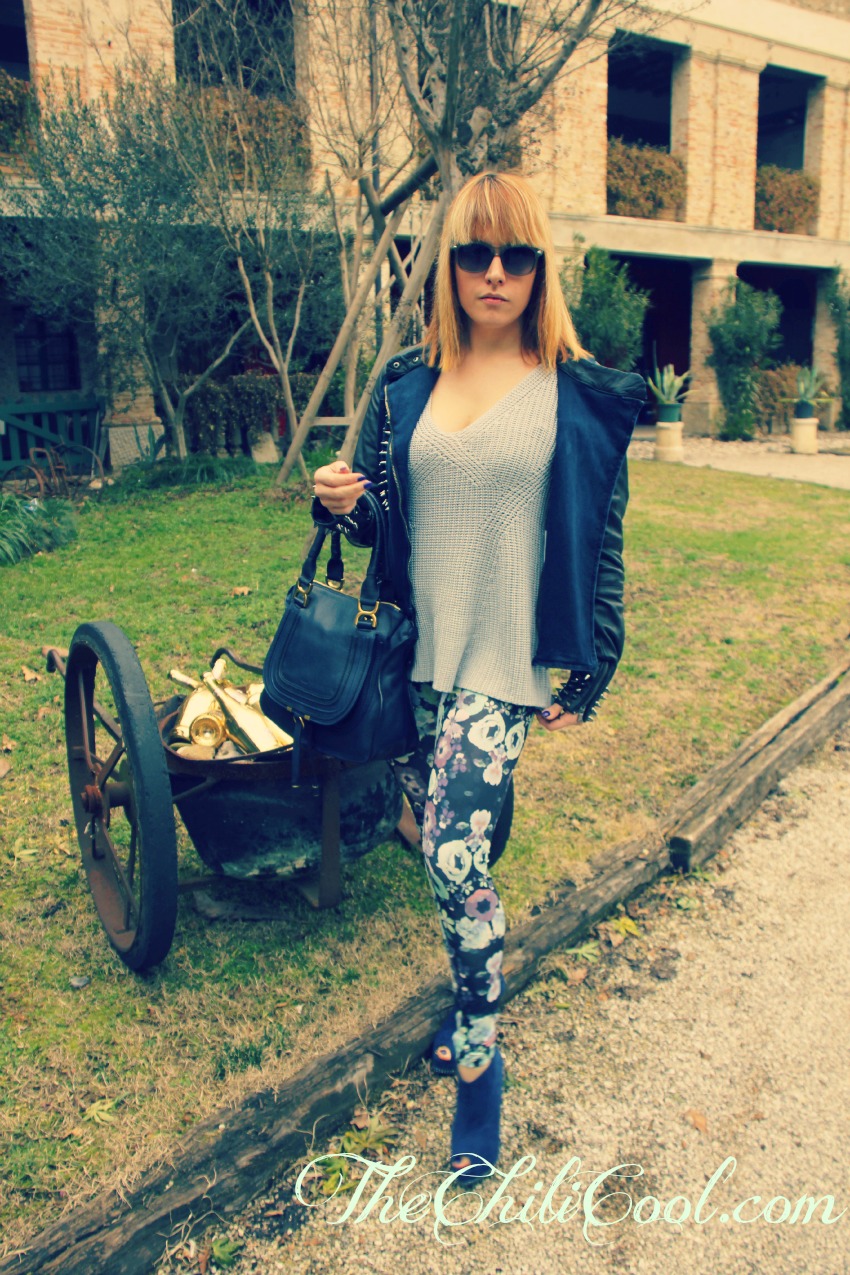alessia milanese, thechilicool, fashion blog, fashion blogger,voglia di primavera con leggings a fiori ed un pull azzurro cielo, marcie chloè 