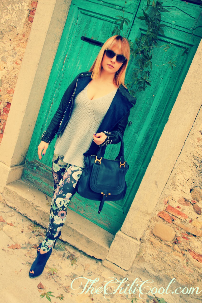 alessia milanese, thechilicool, fashion blog, fashion blogger,voglia di primavera con leggings a fiori ed un pull azzurro cielo, marcie chloè 