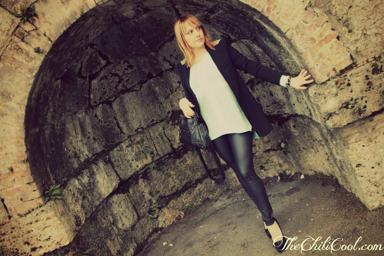 alessia milanese, thechilicool, fashion blog, fashion blogger,inversione di rotta total black ed un pull azzurro, balenciaga bag  