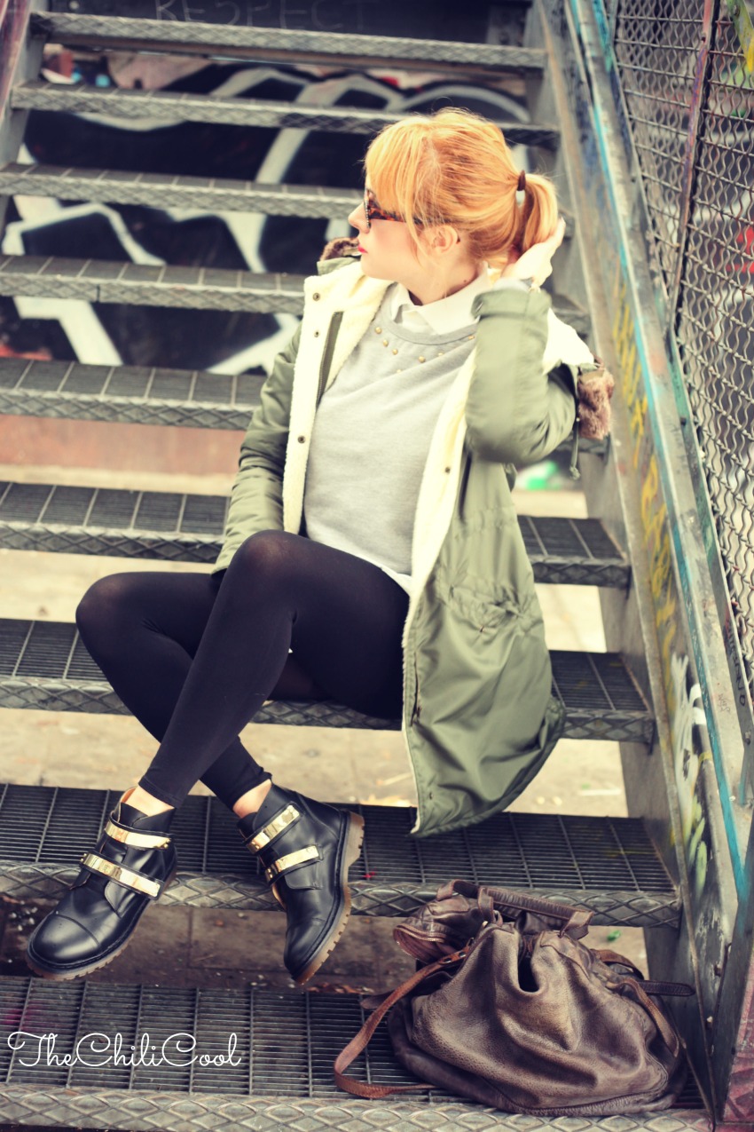  outfit per i giorni di pioggia parka e anfibi con dettagli dorati, alessia milanese, thechilicool, fashion blog, fashion blogger 