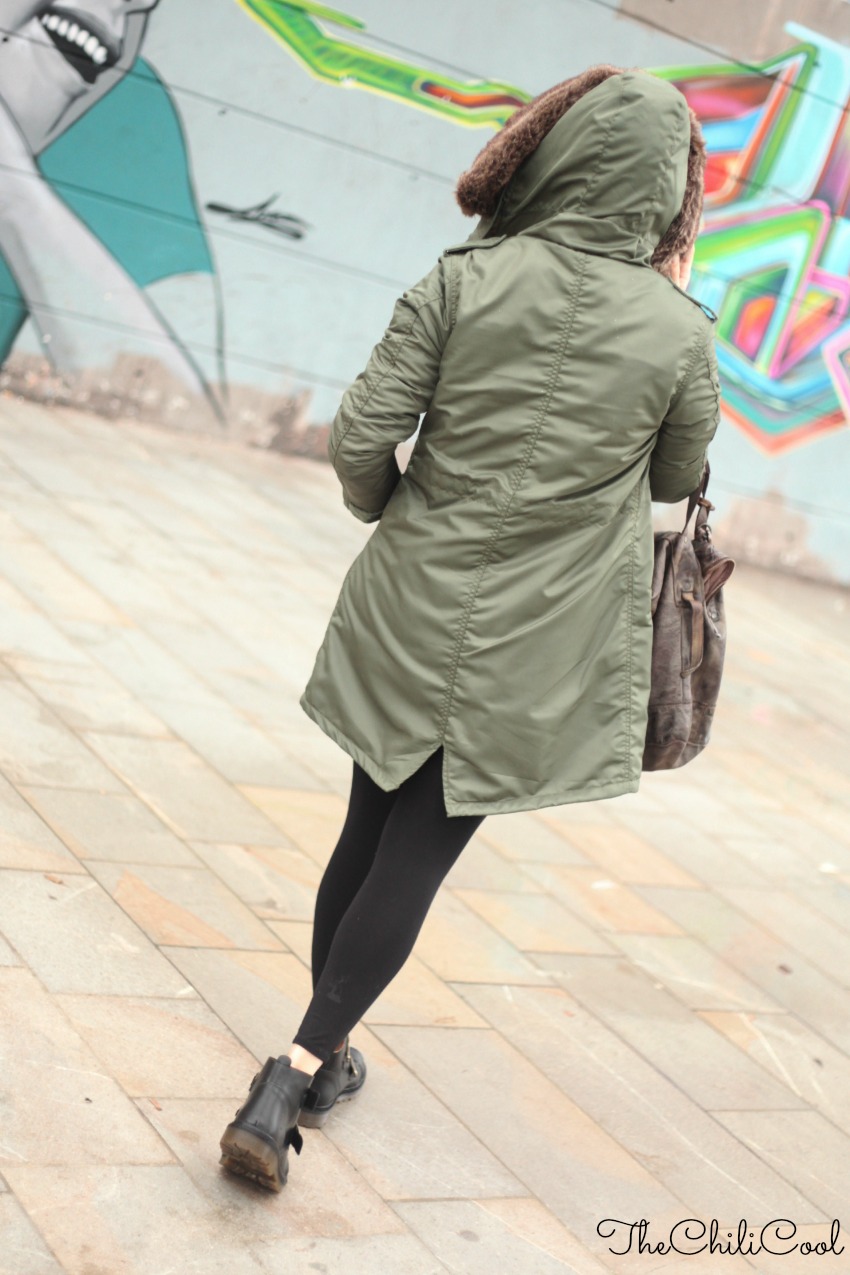  outfit per i giorni di pioggia parka e anfibi con dettagli dorati, alessia milanese, thechilicool, fashion blog, fashion blogger 