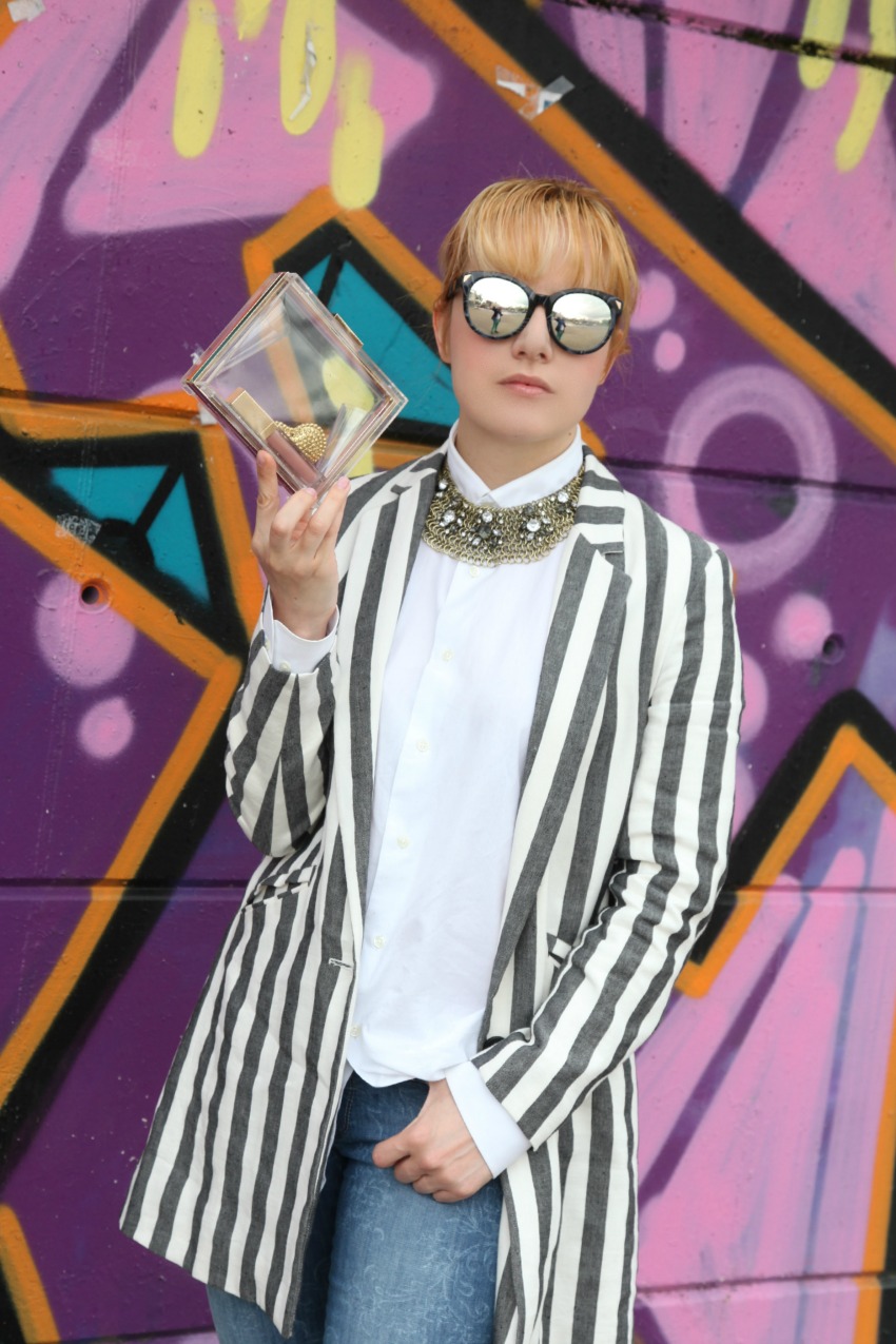 Casual outfit con blazer a righe e blue skinny pants